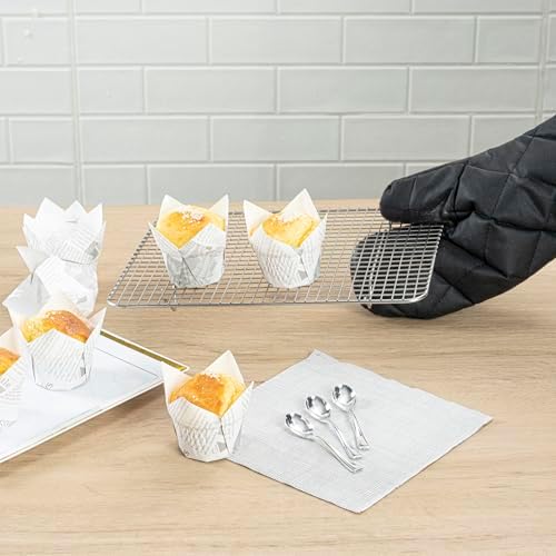 Restaurantware 1 oz Paper Tulip Newsprint Regular Baking Cup, 200 Pack - Image 5